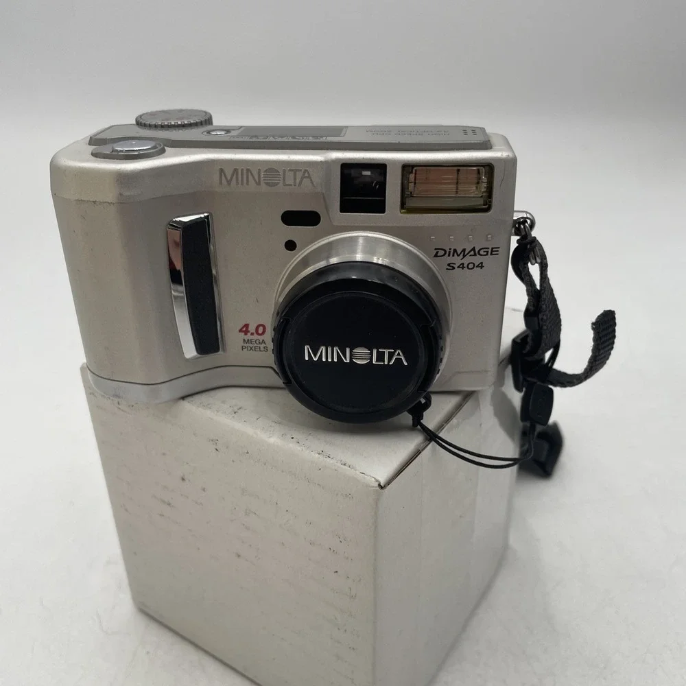 Minolta DIMAGE S404 4.0 MP Digital Camera 4X Zoom+Batteries+Memory Card